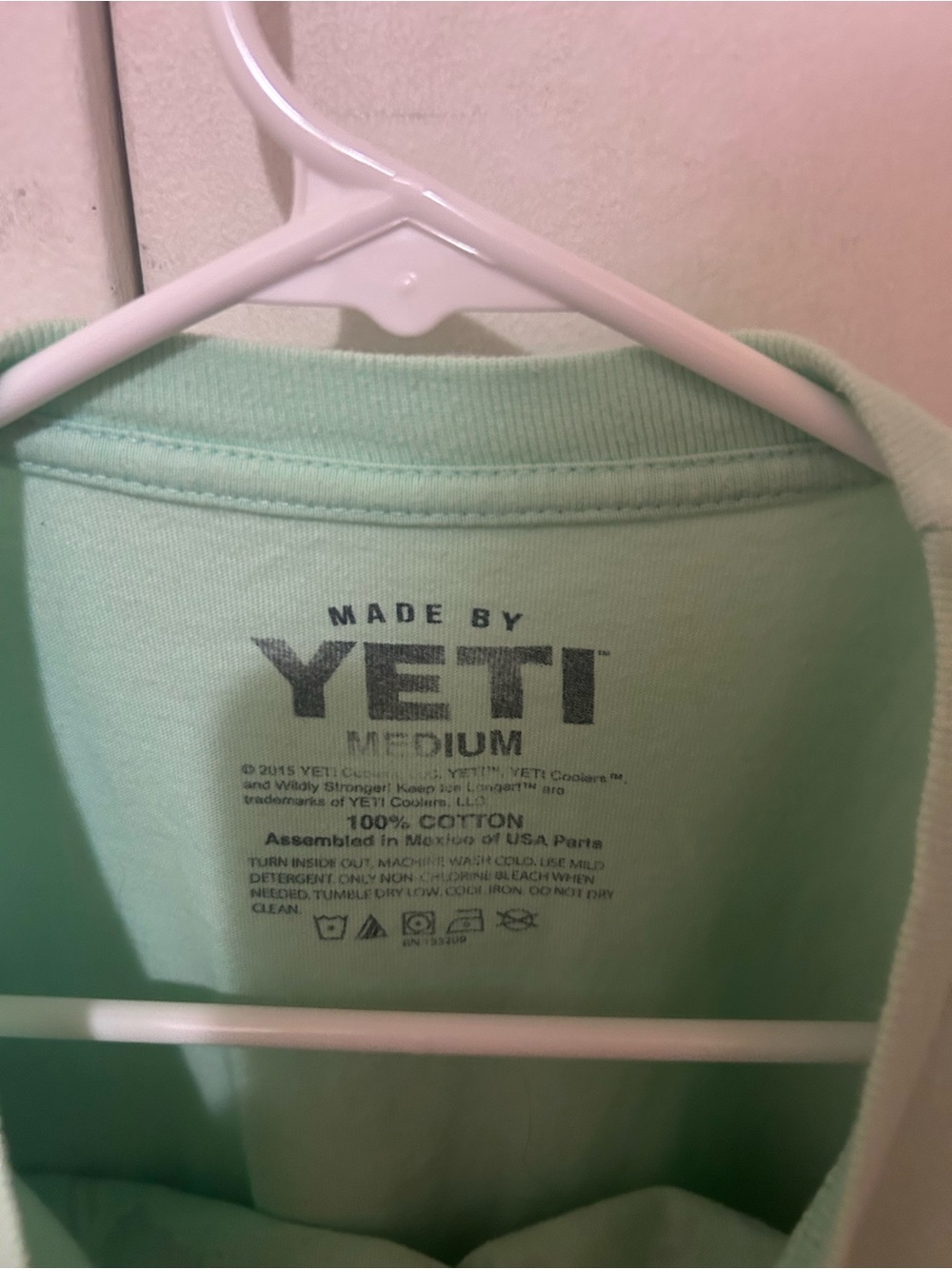 Yeti Womens size medium t-shirt - Picture 3 of 3